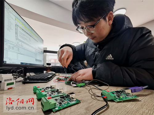 搶占電子信息產(chǎn)業(yè)先機(jī) 以信息技術(shù)研發(fā)驅(qū)動(dòng)跨越式發(fā)展